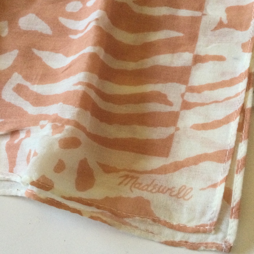 MADEWELL ORGANIC COTTON BANDANA CLAY AND WHITE MIXED ANIMAL PRINT NWOT - Picture 3 of 10